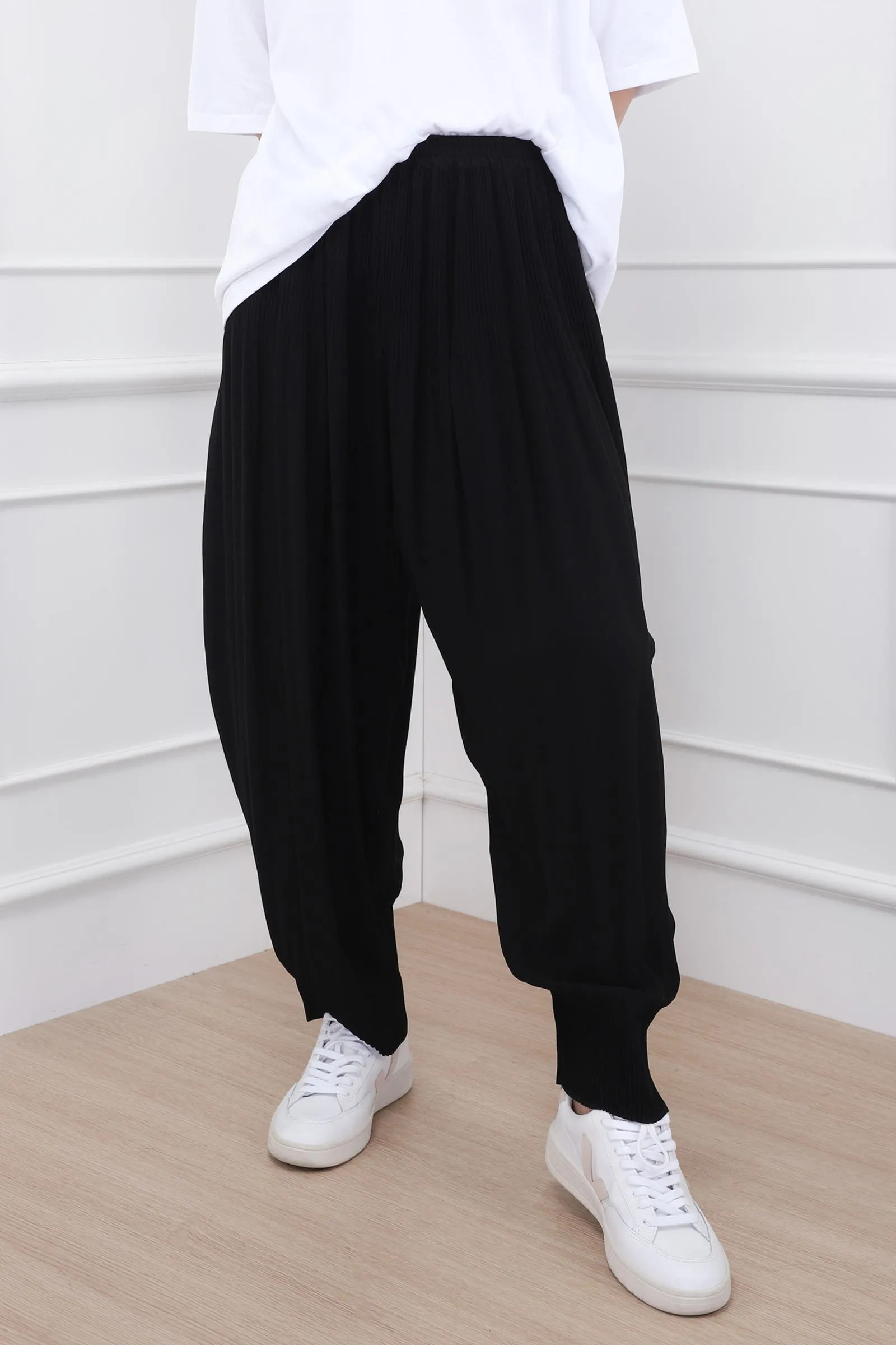 Black Pleated Tapered Trousers