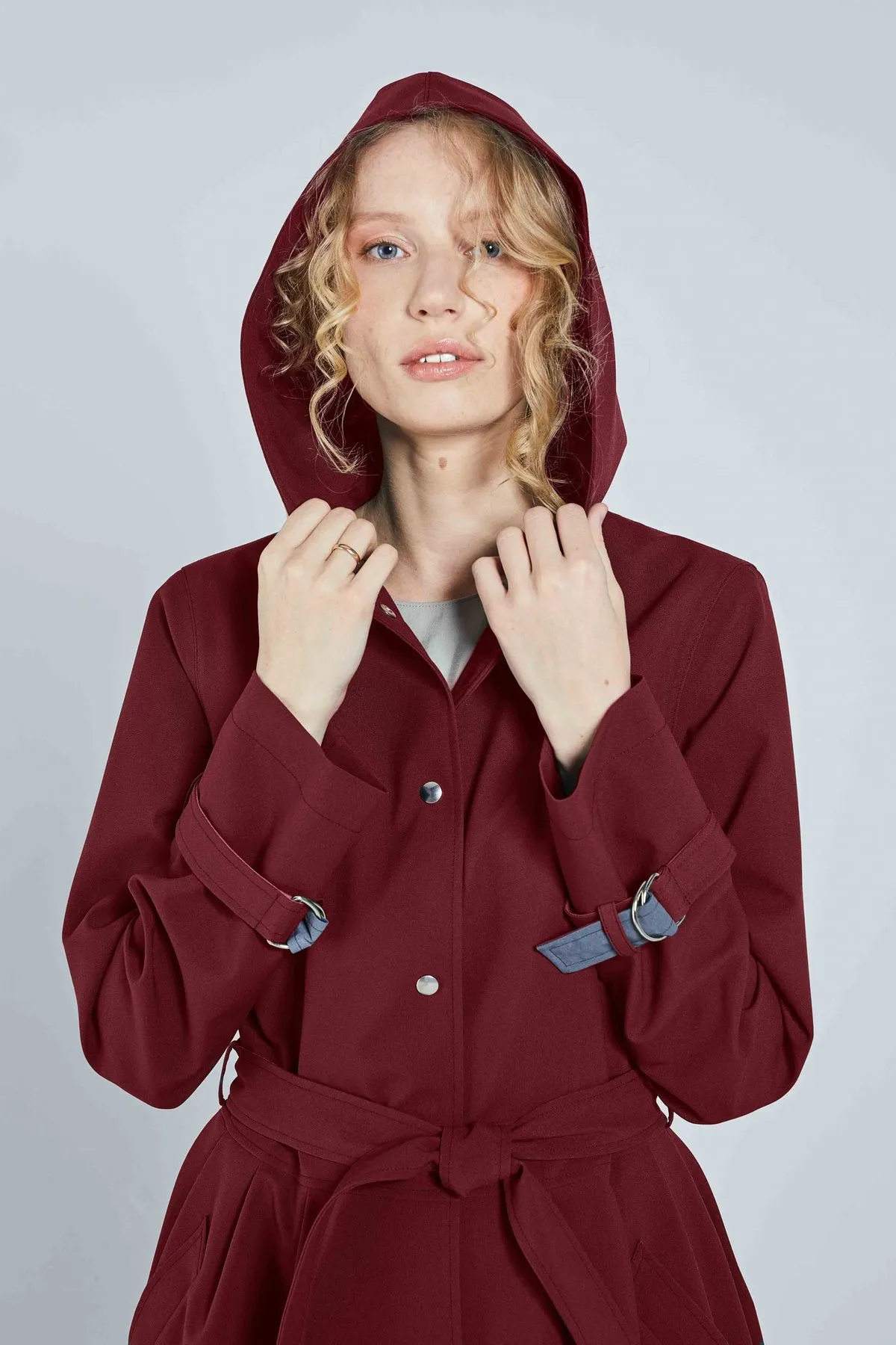 ICONIC RAINCOAT - BURGUNDY