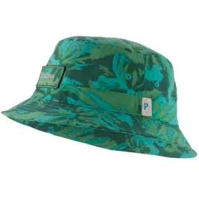 PATAGONIA-WAVEFARER BUCKET HAT WATER PEOPLE BANNER: CLIFFS AND WAVES CONIFER GREEN  - Hiking hat