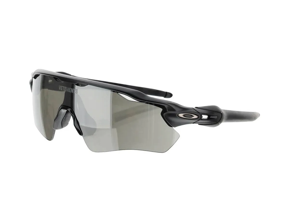 Vetements X Oakley Pilot-Frame Asymmetric Sunglasses